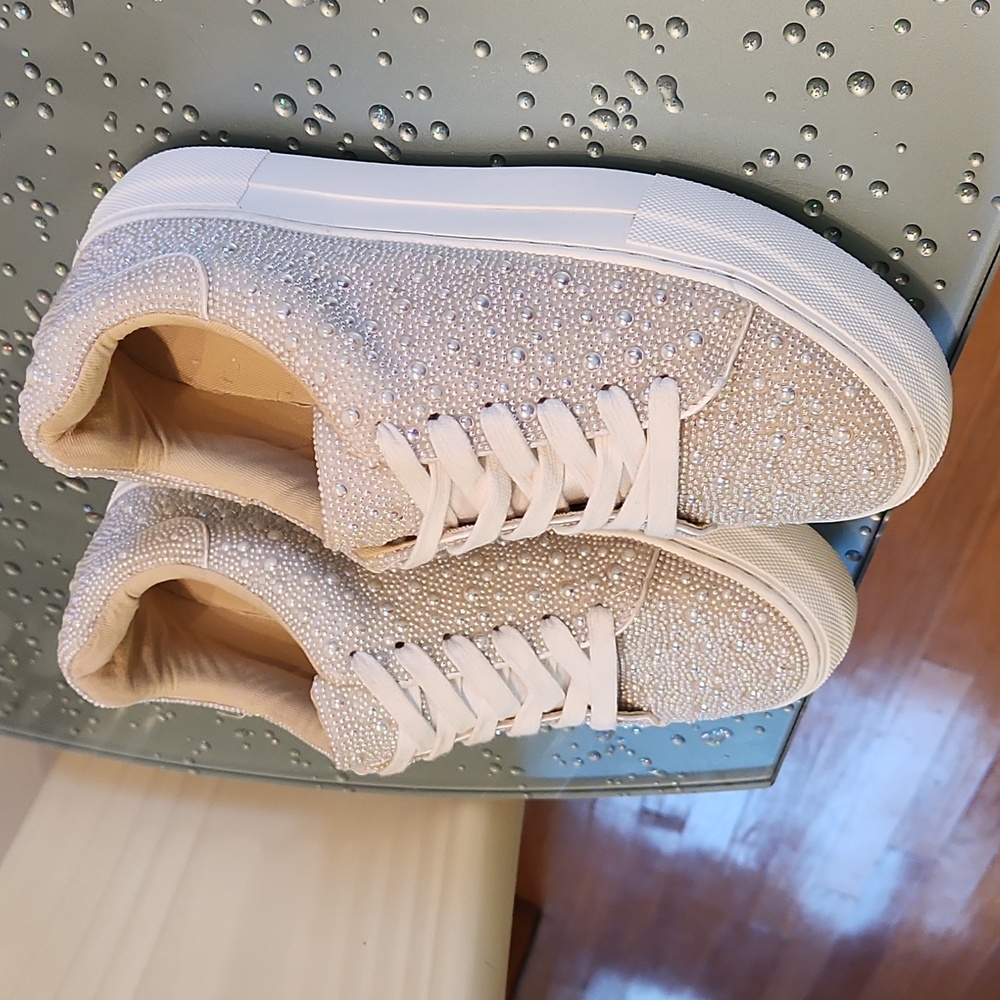Betsy Johnson  Elegant Pearl-Embellished Women's Sneakers - Picture 4 of 4